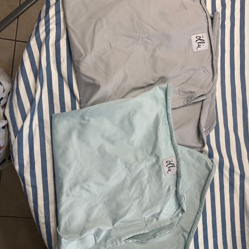 Ollie swaddle - Gray and Light Blue